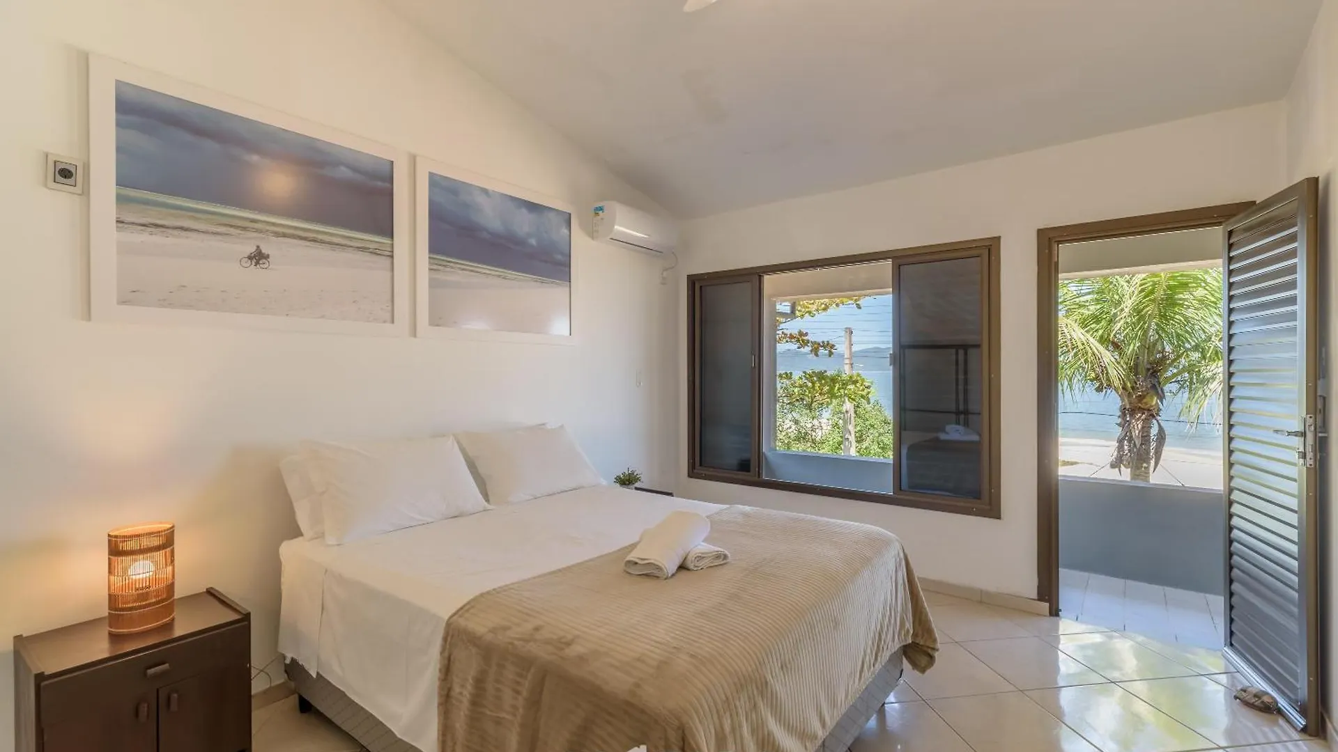 Casa 6Q Pe Na Areia Em Bombinhas Abm0101 빌라 펜션