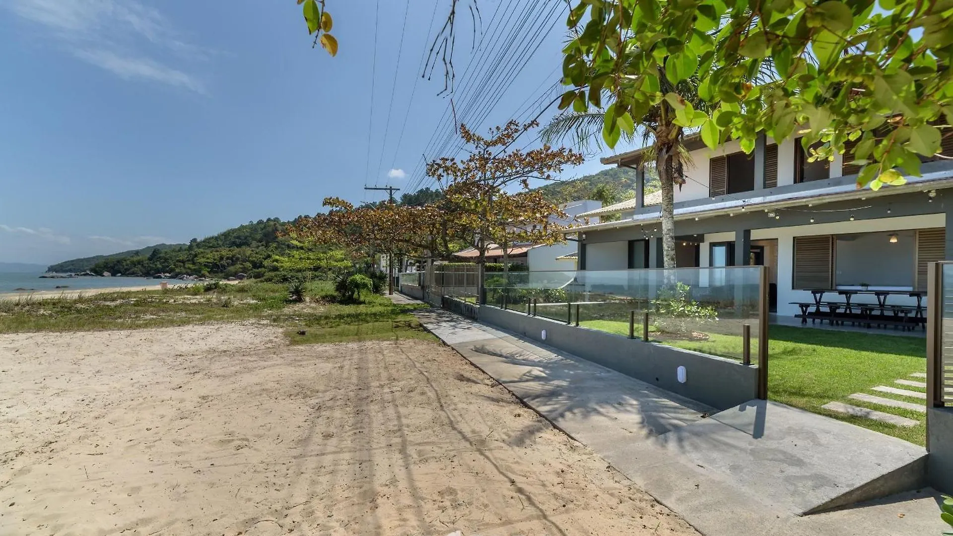 Casa 6Q Pe Na Areia Em Bombinhas Abm0101别墅