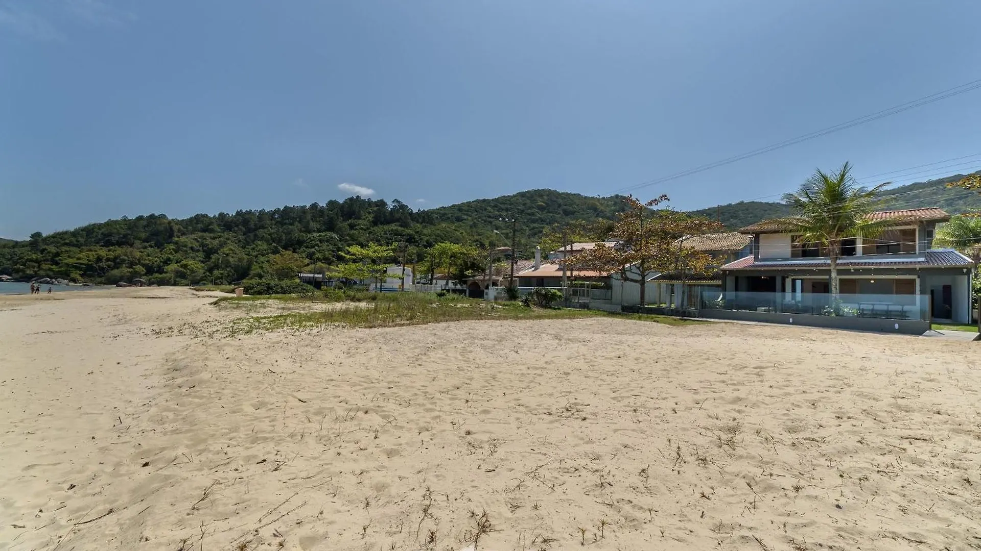 Casa 6Q Pe Na Areia Em Bombinhas Abm0101别墅