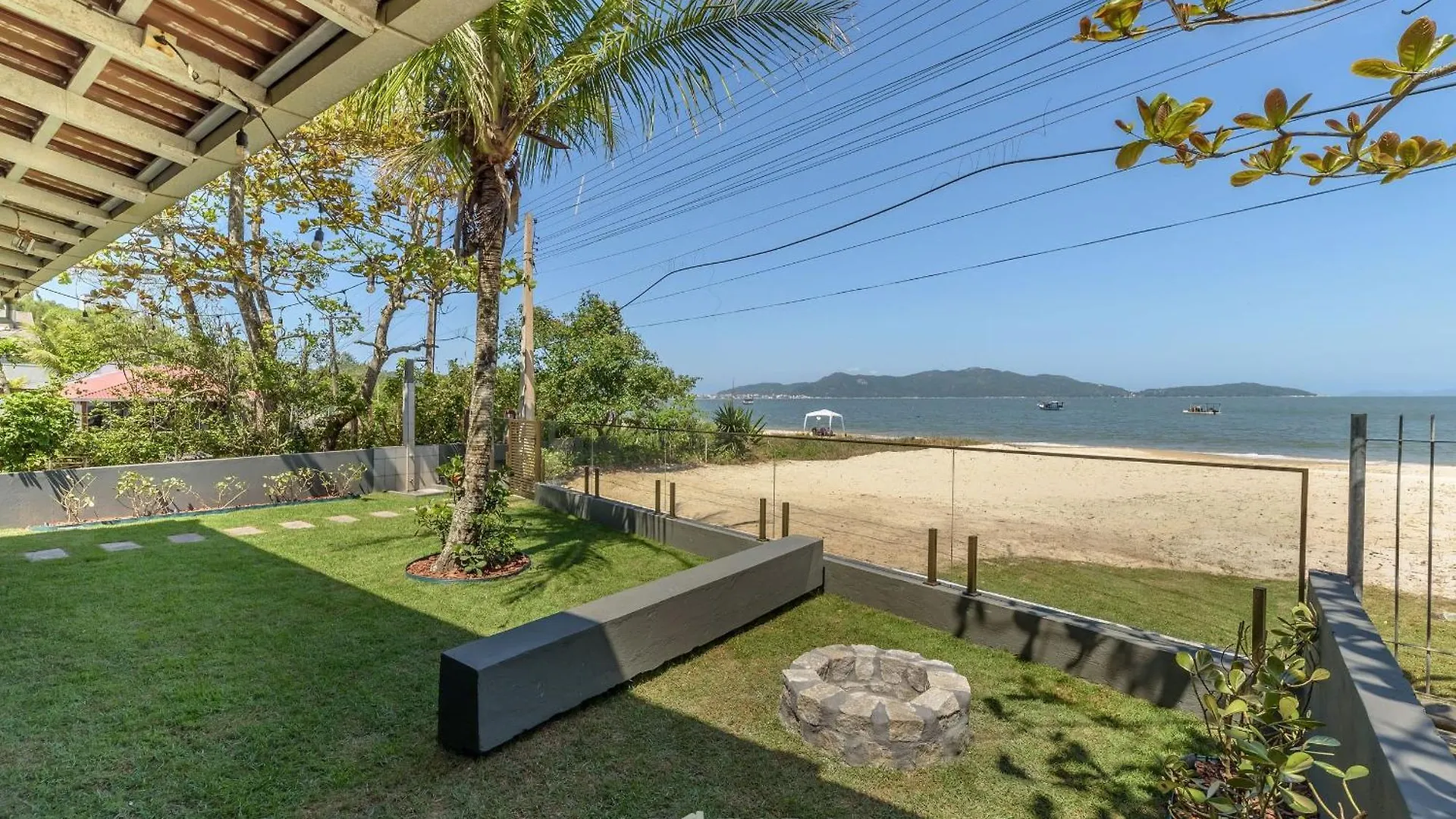 Casa 6Q Pe Na Areia Em Bombinhas Abm0101别墅 0*,